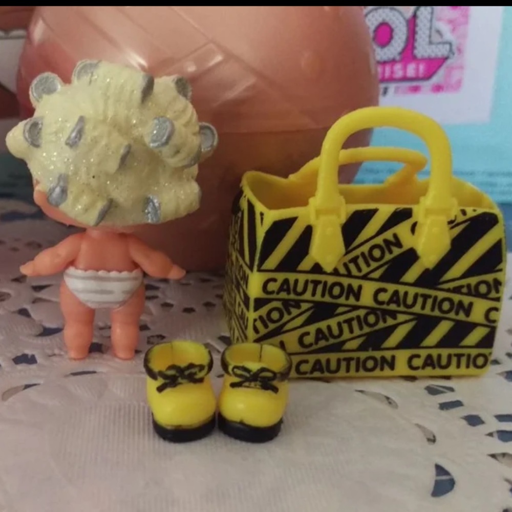 lol surprise dolls series 4 little sis - Picture 2 of 2